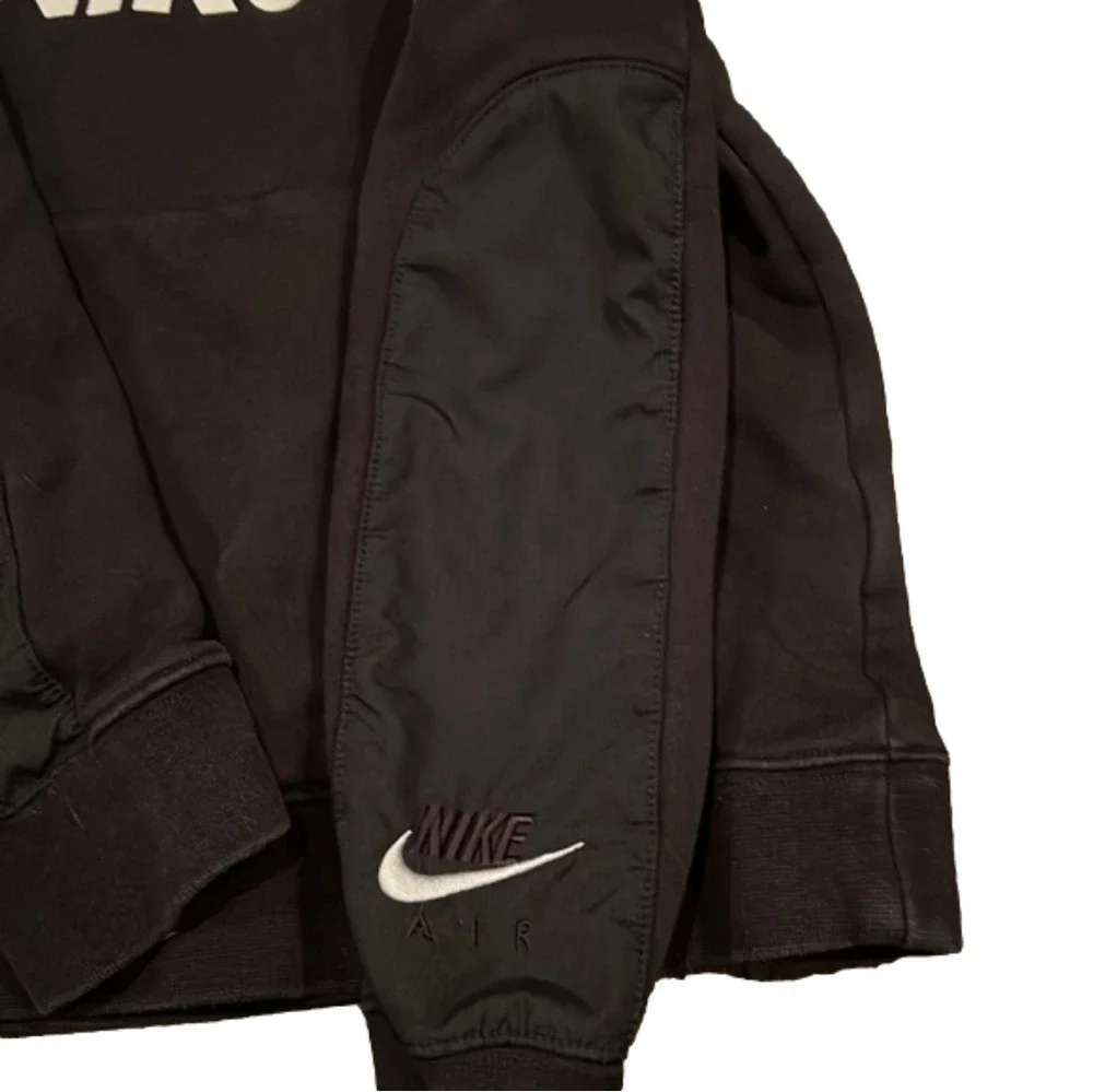 𝅺NIKE Air sweatshirt.